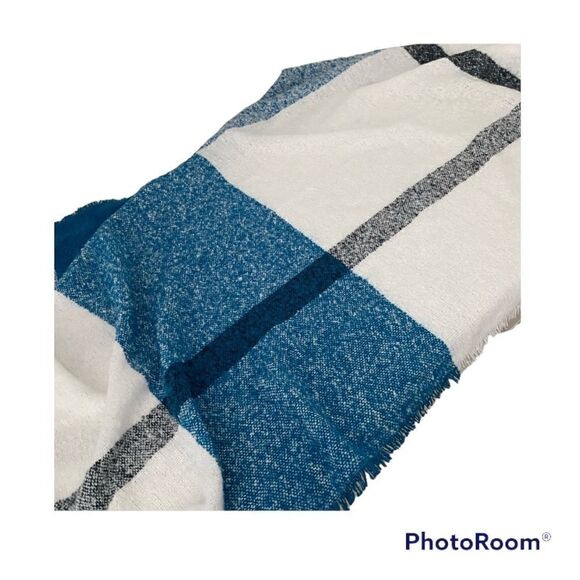 Barbour Plaid Boucle Wrap NWT - Picture 4 of 4